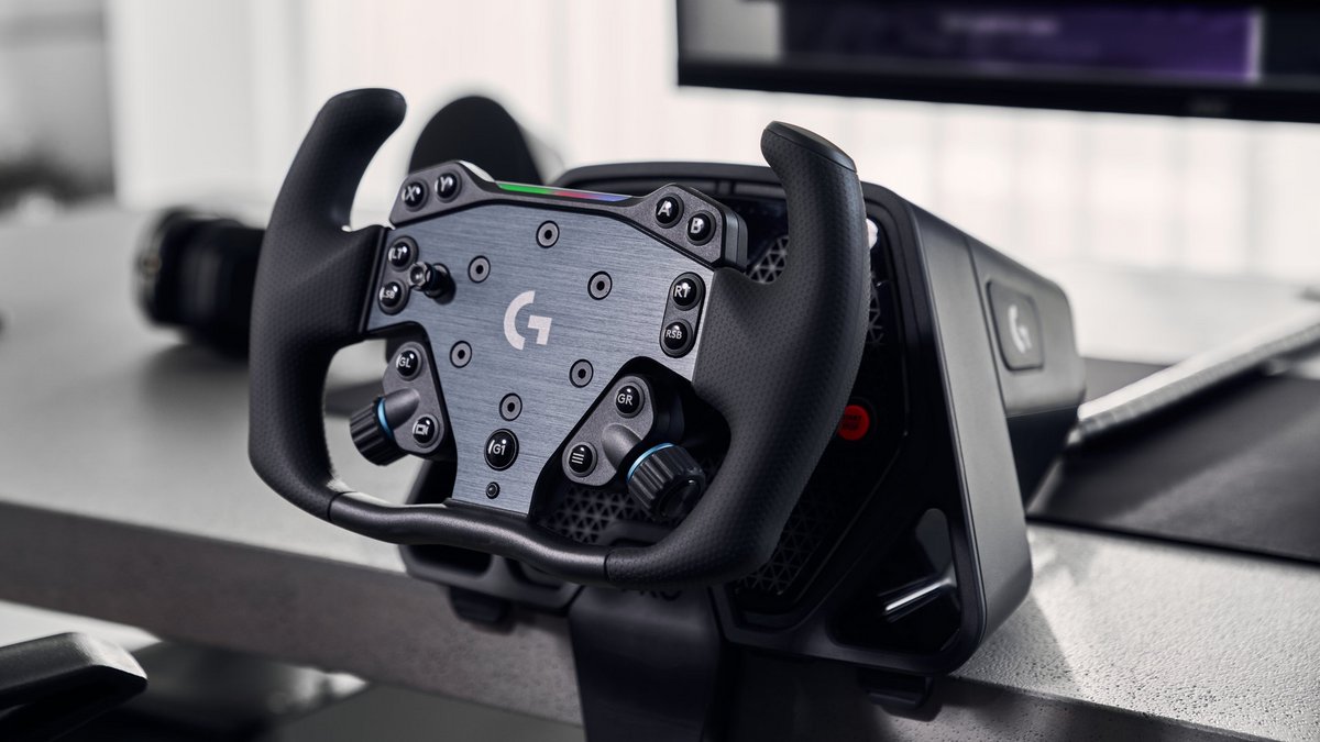 Équipé du volant de course RS © Logitech