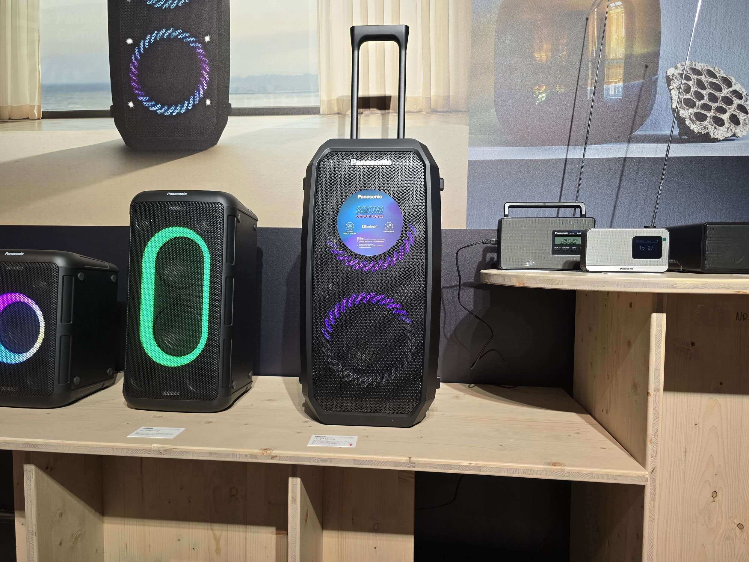 La SC-BMAX30 à côté de ses petites sœurs © Matthieu Legouge pour Clubic