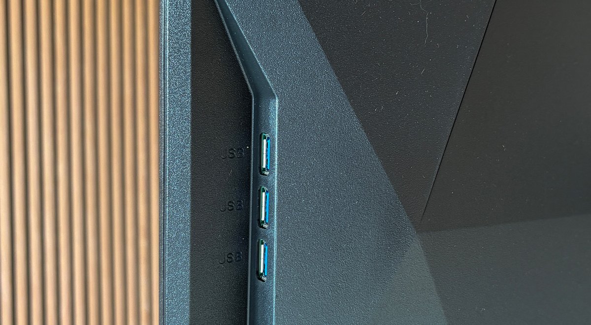 Trois ports USB sont présents sur la droite. ©Charles Gouin-Peyrot pour Clubic