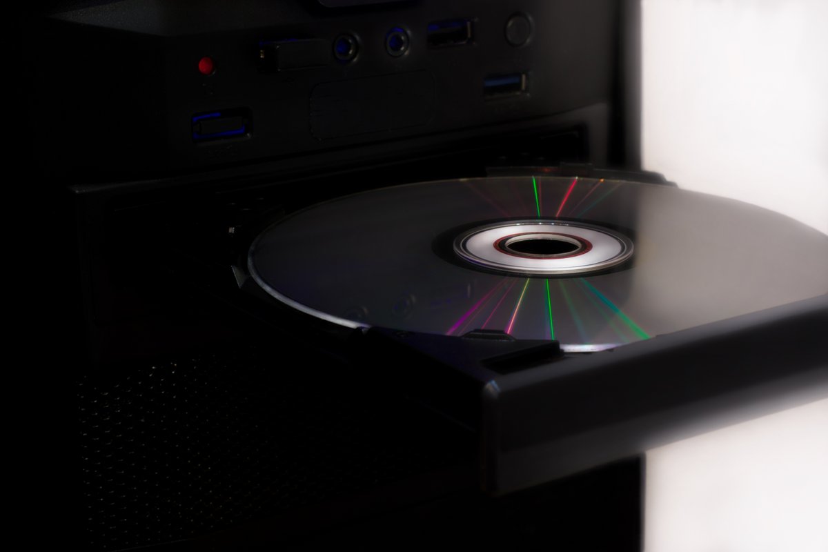 Des DVD des séries exclusives ? Amazon n'en a jamais sorti ! © Rolandas Grigaitis / Shutterstock