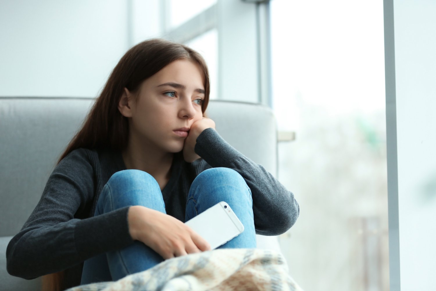 Une étude déconseille l'usage du smartphone avant 13 ans. ©New Africa / Shutterstock