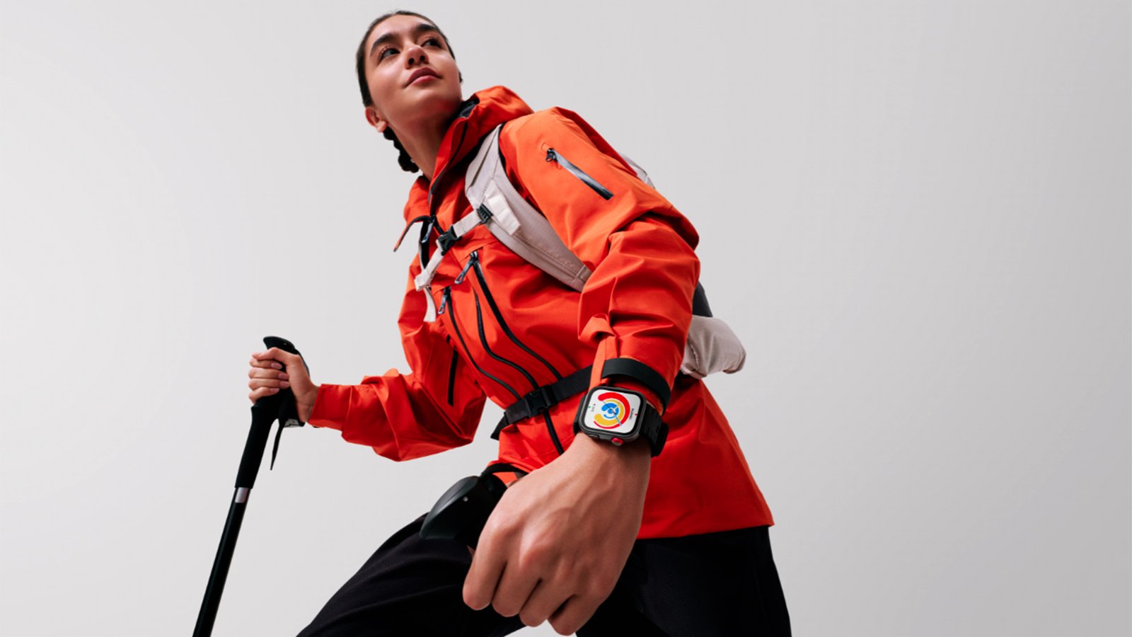 Écran AMOLED 1,82”, 3 000 nits, verre saphir, titane, étanchéité 5ATM : la Fit 4 Pro allie robustesse, élégance et 7 jours d’autonomie. ©HUAWEI