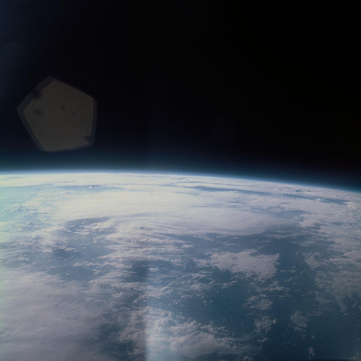 Une photo prise au cours de la mission. Il y avait alors bien peu d'humains qui avaient contemplé cette vue... © NASA