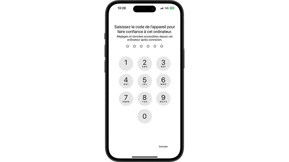 Saisir le code de déverrouillage de l'iPhone © Clubic