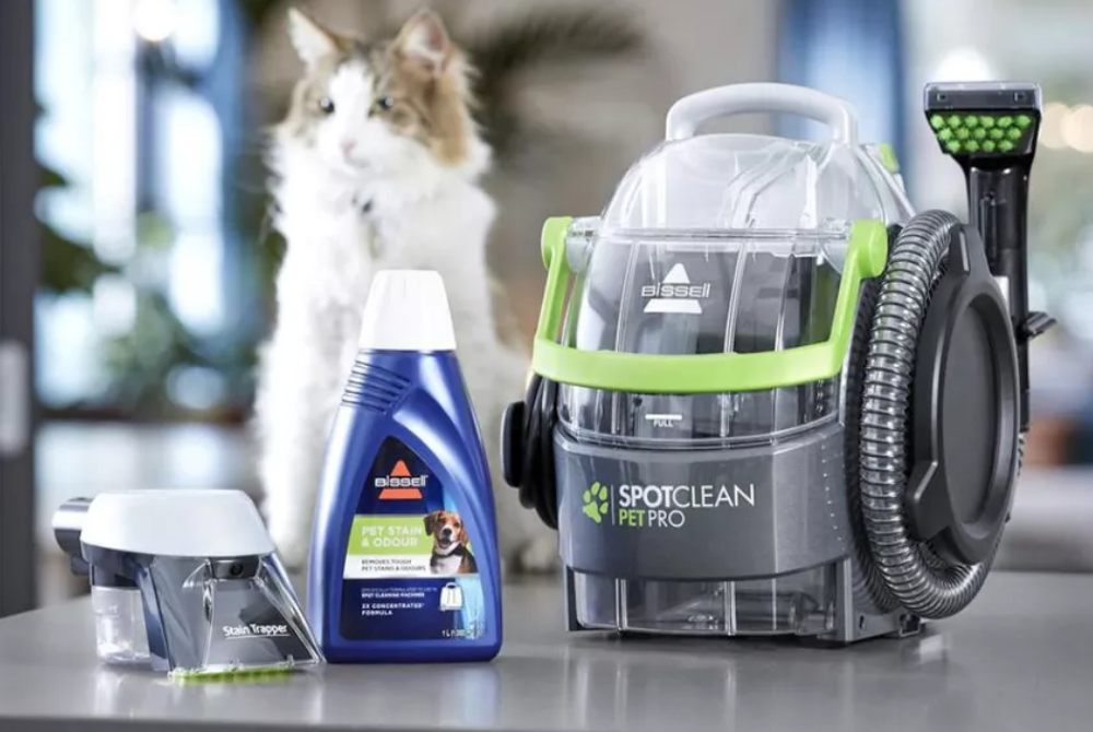 Avec la shampouineuse BISSELL SpotClean Pet Pro, les poils d'animaux ne sont plus un problème © Bissel
