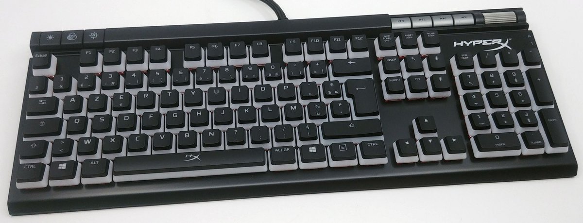 L'Alloy Elite 2 est un clavier volumineux © Nerces pour Clubic