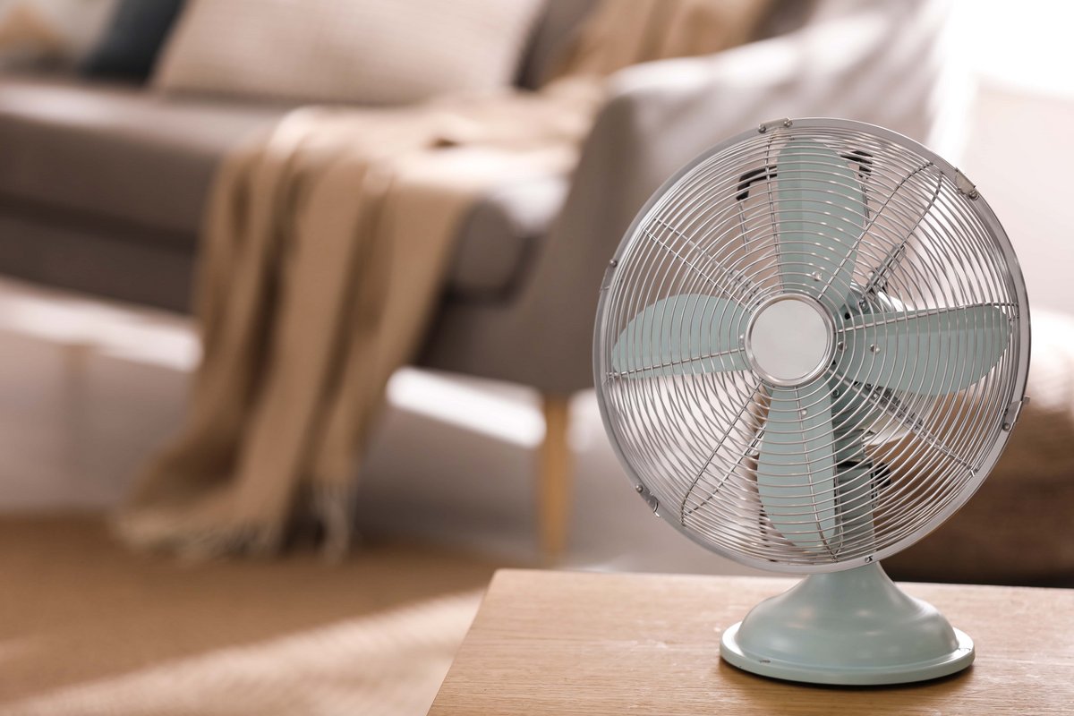 Les ventilateurs de table sont parfaits pour les petits espaces