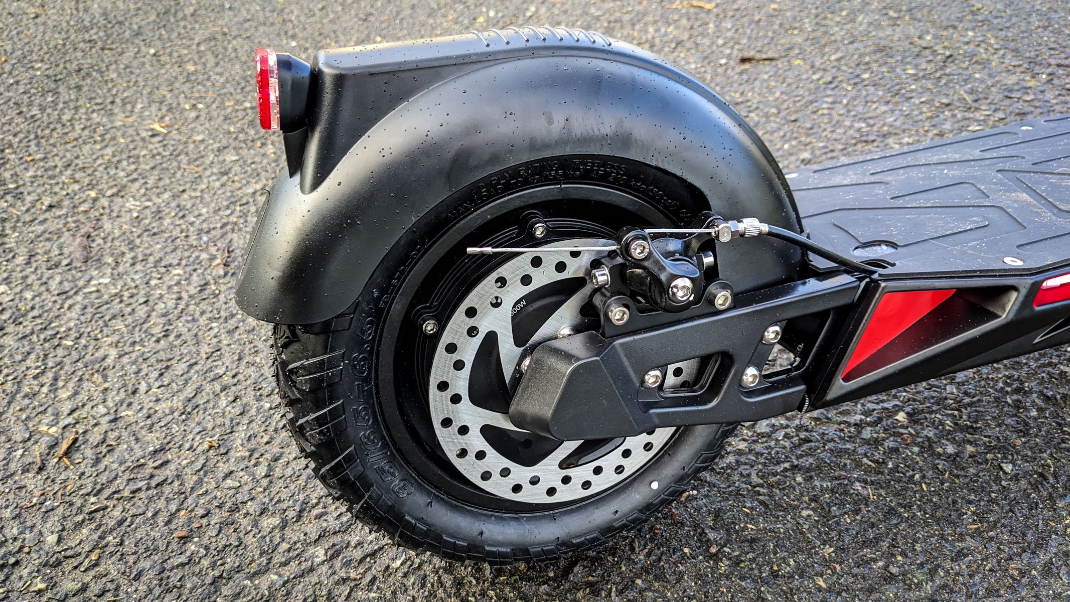 Le moteur est intégré dans la roue arrière - D. Nogueira pour Clubic