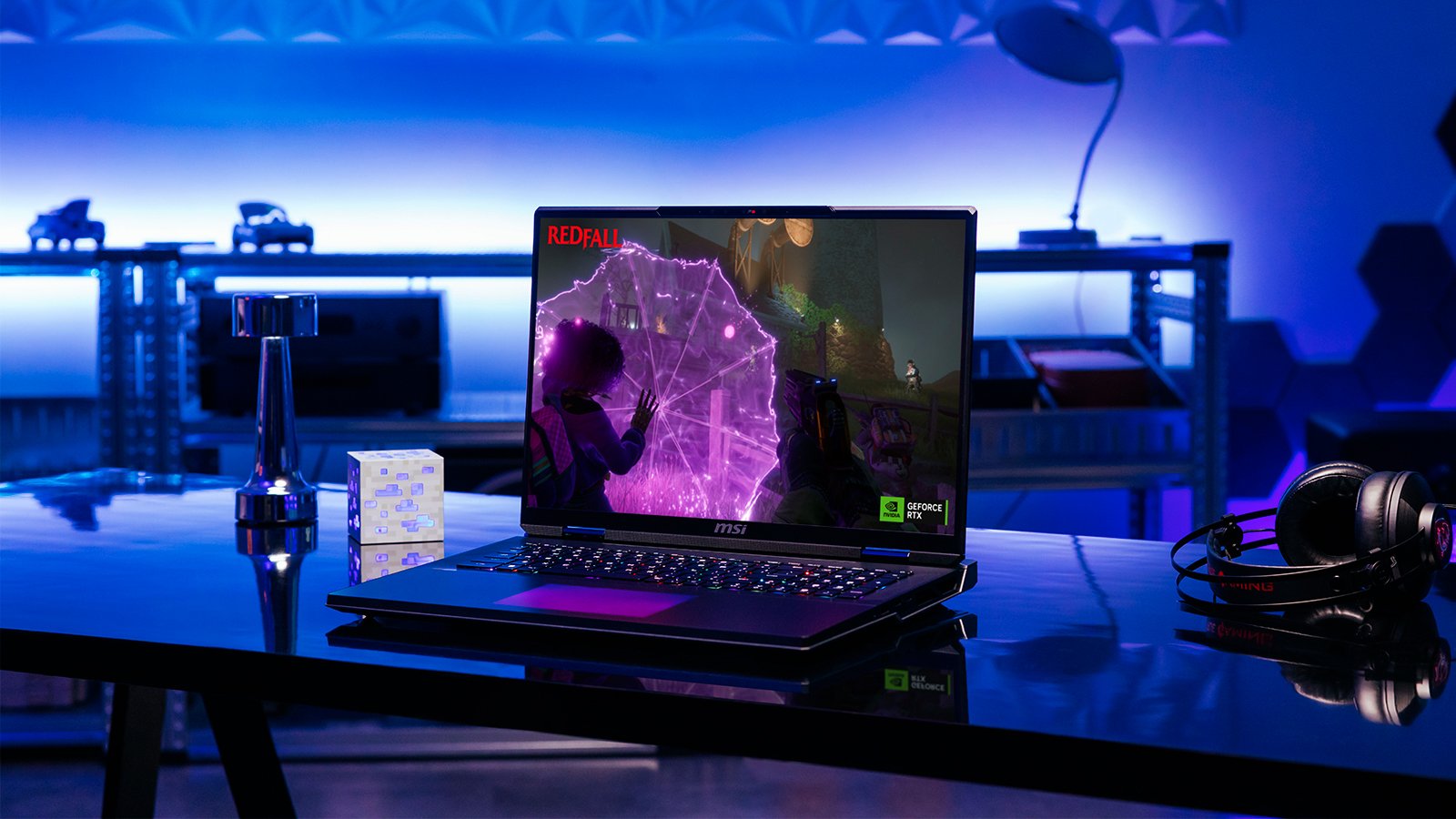 Le MSI Titan affiche sa puissance sans compromis : refroidissement optimisé, jeux AAA en ultra et ray tracing à pleine fluidité. ©MSI