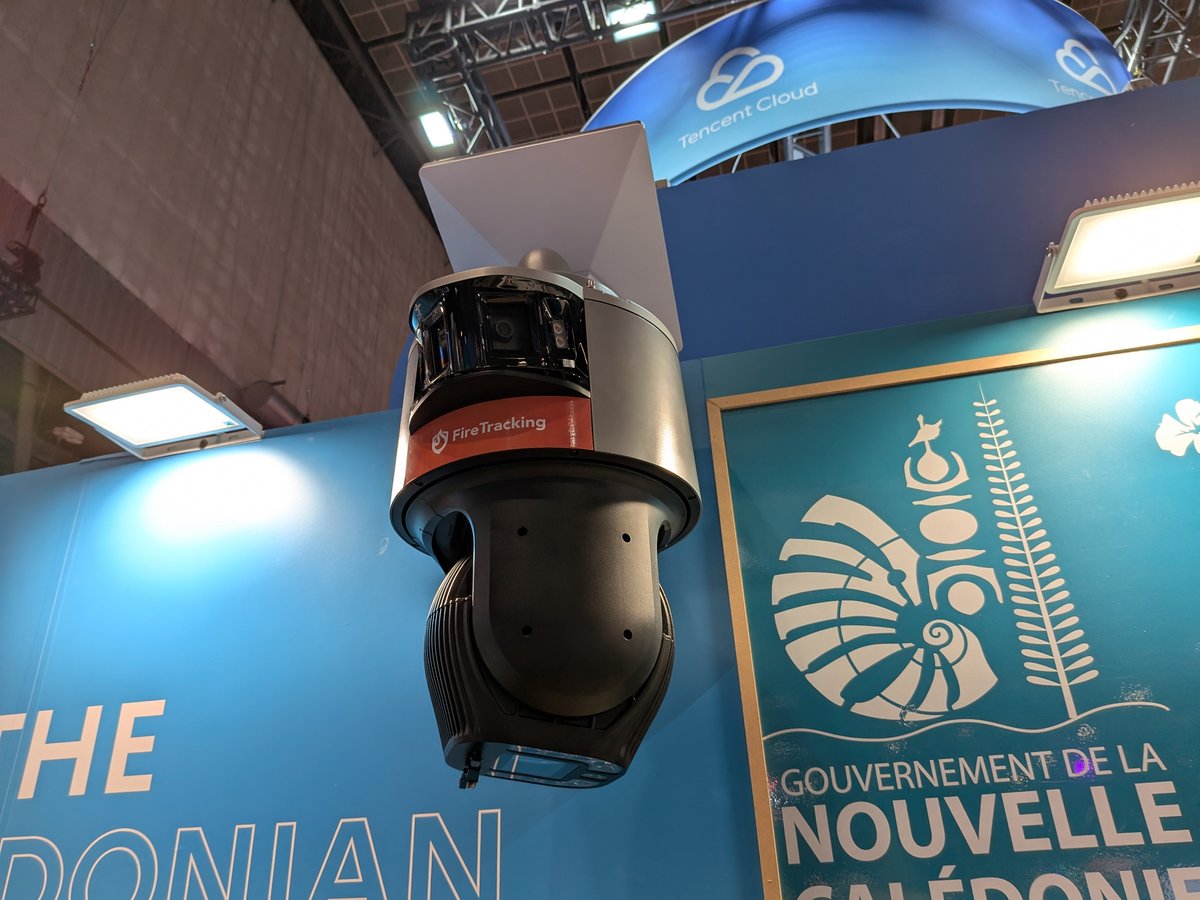 Un exemple de caméra employée pour surveiller les forêts. Un modèle motorisé et, qui plus est, équipé d'une antenne Starlink. ©Nicolas Guyot pour Clubic