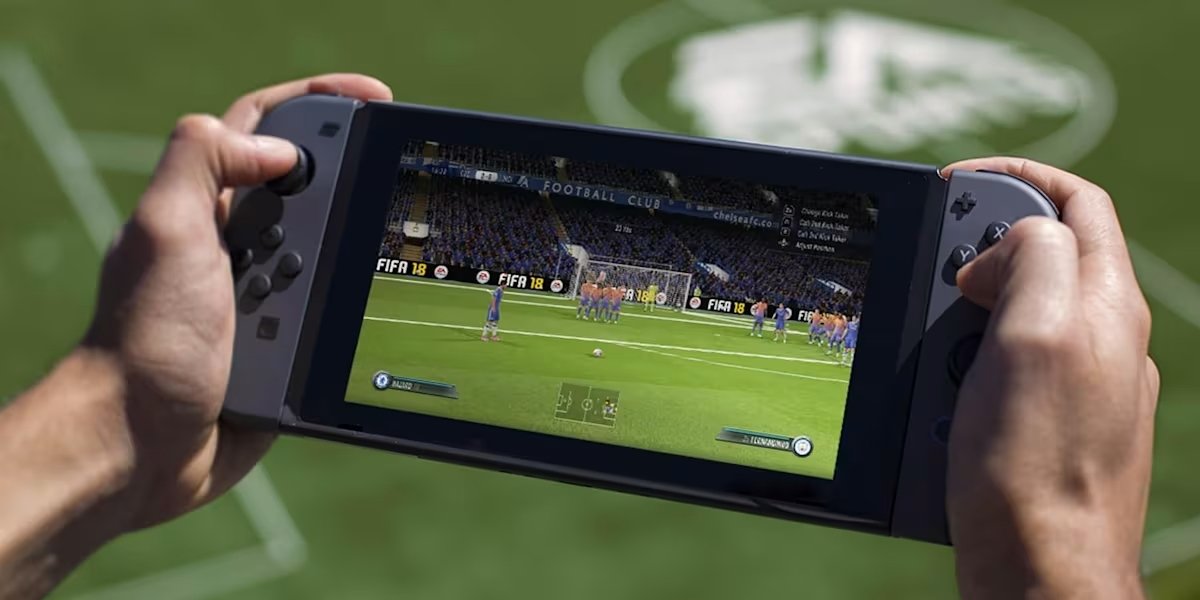 La version Switch de FIFA 18 utilise un moteur distinct optimisé pour la portabilité, offrant une expérience fluide mais visuellement moins détaillée que sur PC, PlayStation ou Xbox - © FIFA | RedBull