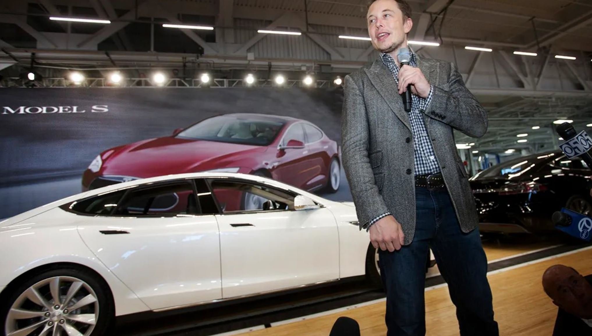 Elon Musk en 2012, au lancement de la Model S. ©Elon Musk / X