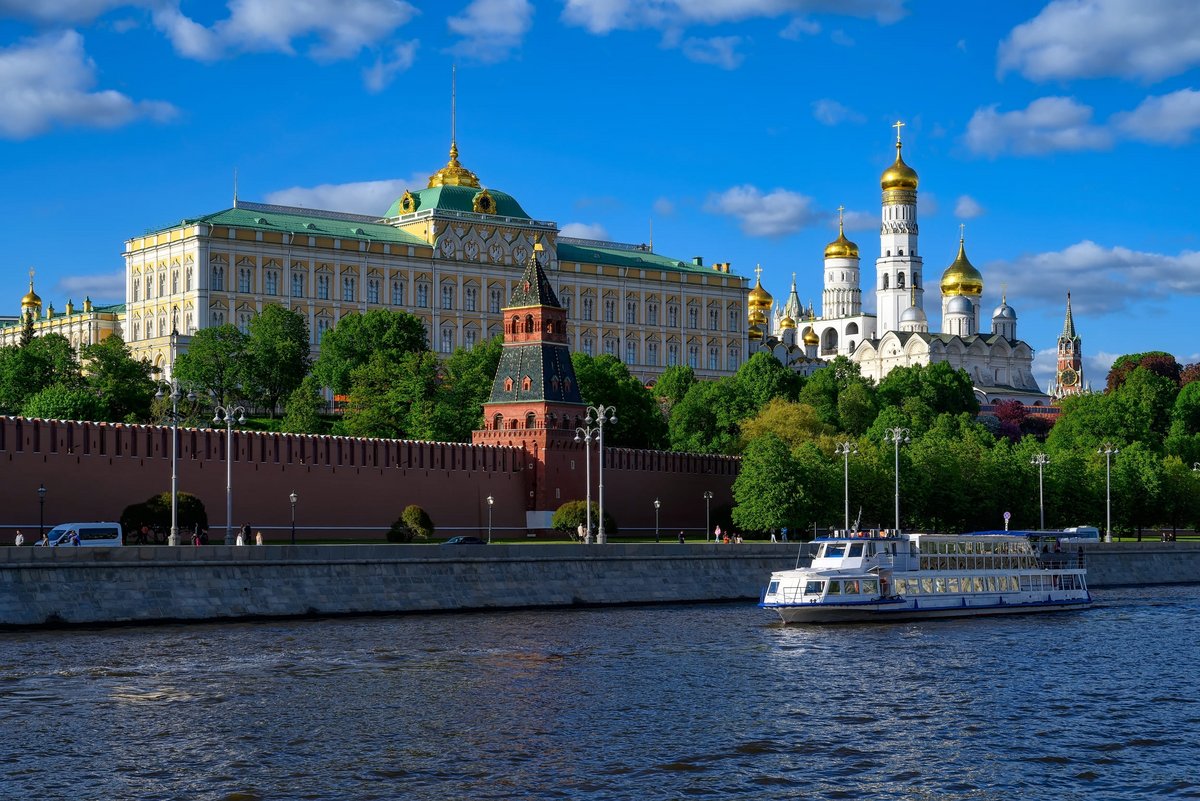 Le Kremlin essaie de manipuler l'opinion française à l'aide de faux médias IA © Catarina Belova / Shutterstock