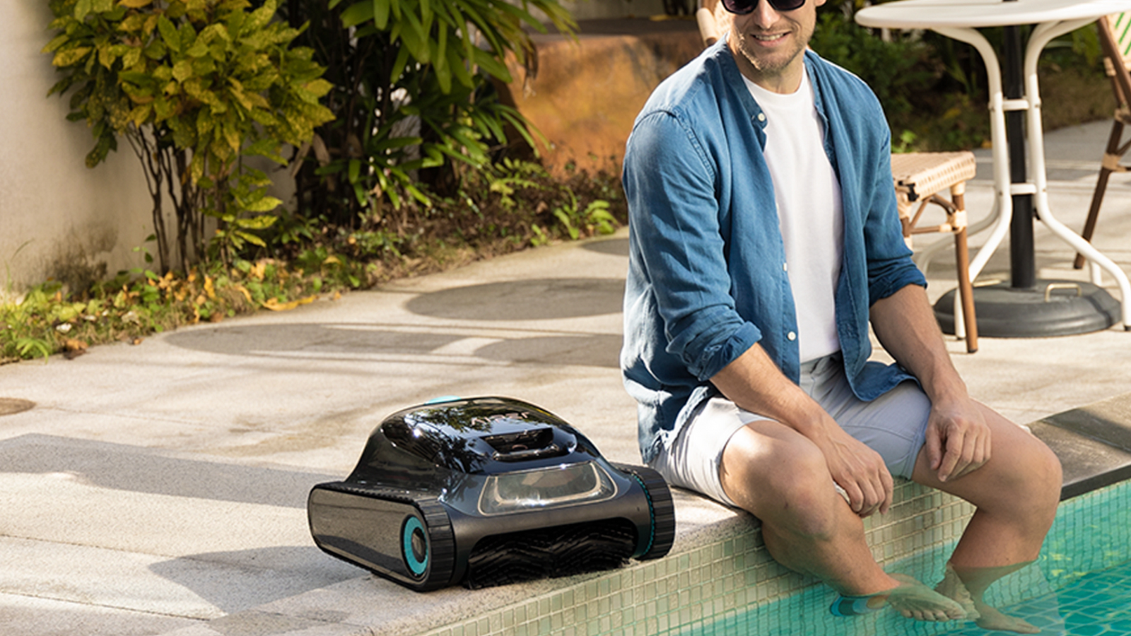 ce robot nettoyeur de piscine fait le buzz avant l’été, son prix chute à 549 € © AIPER 