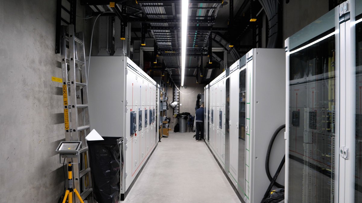 L'arrivée électrique du data center, c'est par ici © Alexandre Boero / Clubic