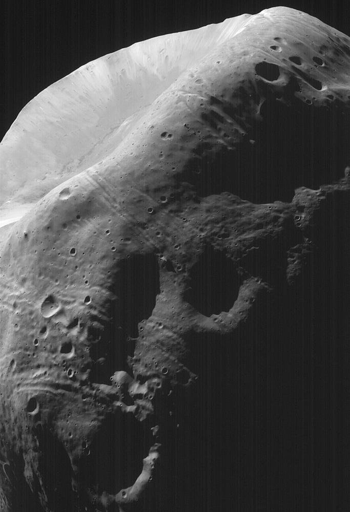 Phobos, photographiée par la sonde américaine Mars Odyssey. Crédits NASA/JPL-Caltech/University of Arizona