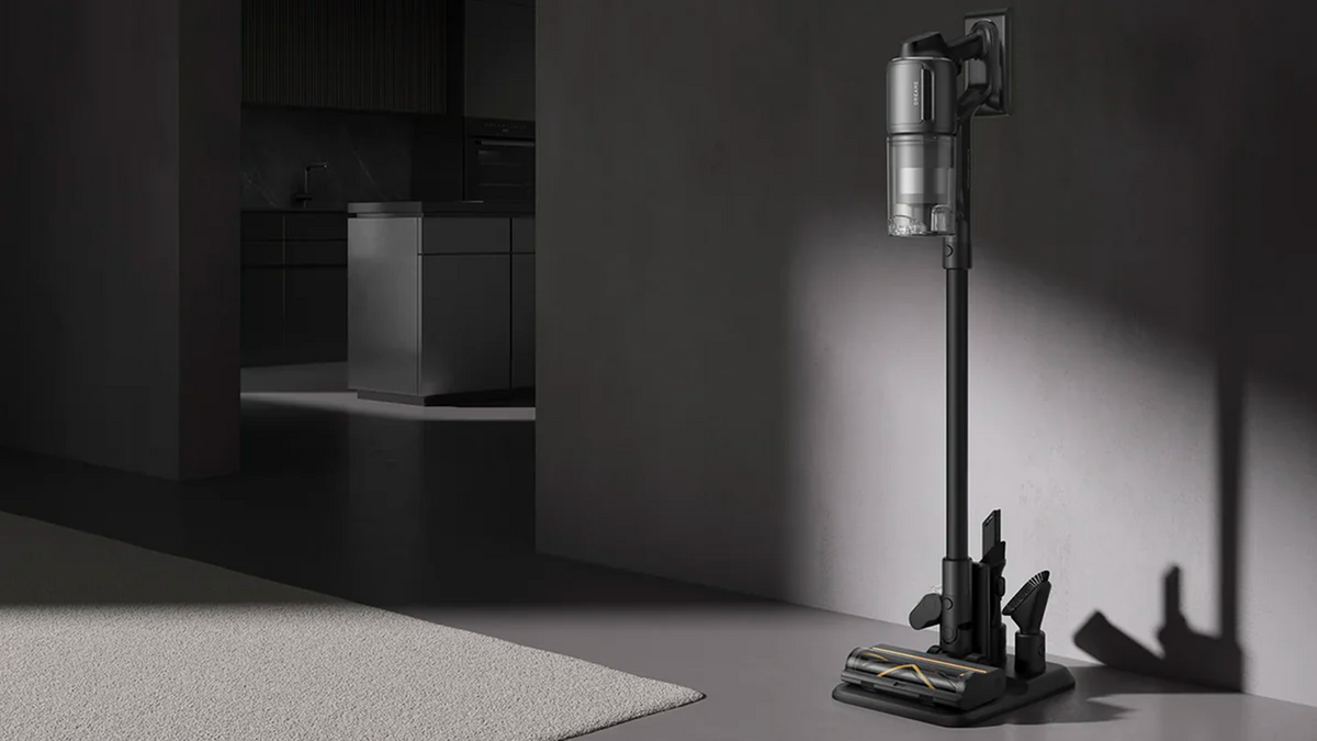 Avec cette puissance, l'aspirateur vient à bout des miettes, poussières et saletés en un passage rapide, sans sortir un appareil plus encombrant. ©Dreame