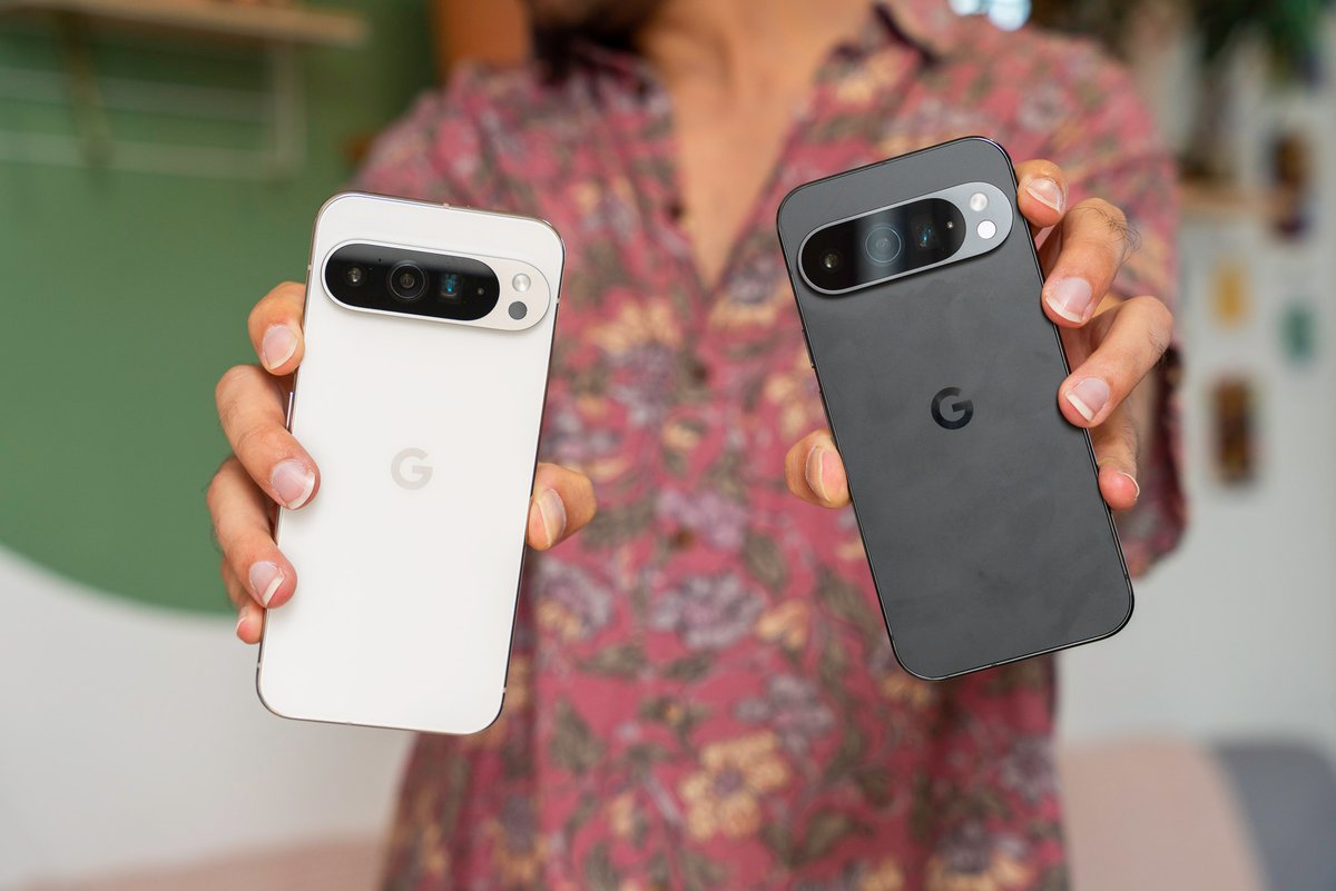 Le Pixel 9 Pro XL en blanc, le Pixel 9 Pro en noir.