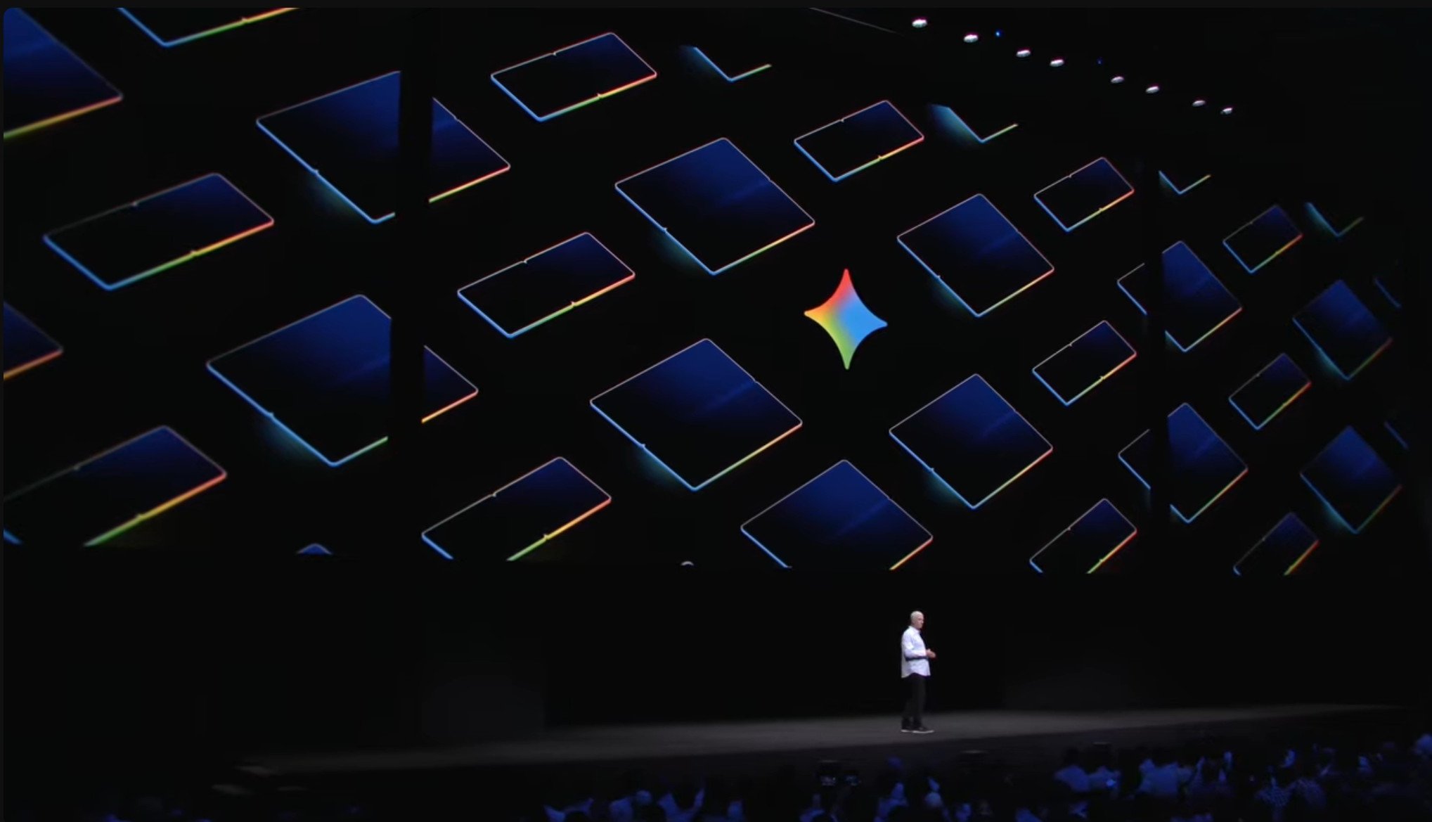 Google a parachuté l'un de ses représentants à la Galaxy Unpacked avec au programme : Gemini, Gemini, Gemini... © Samsung