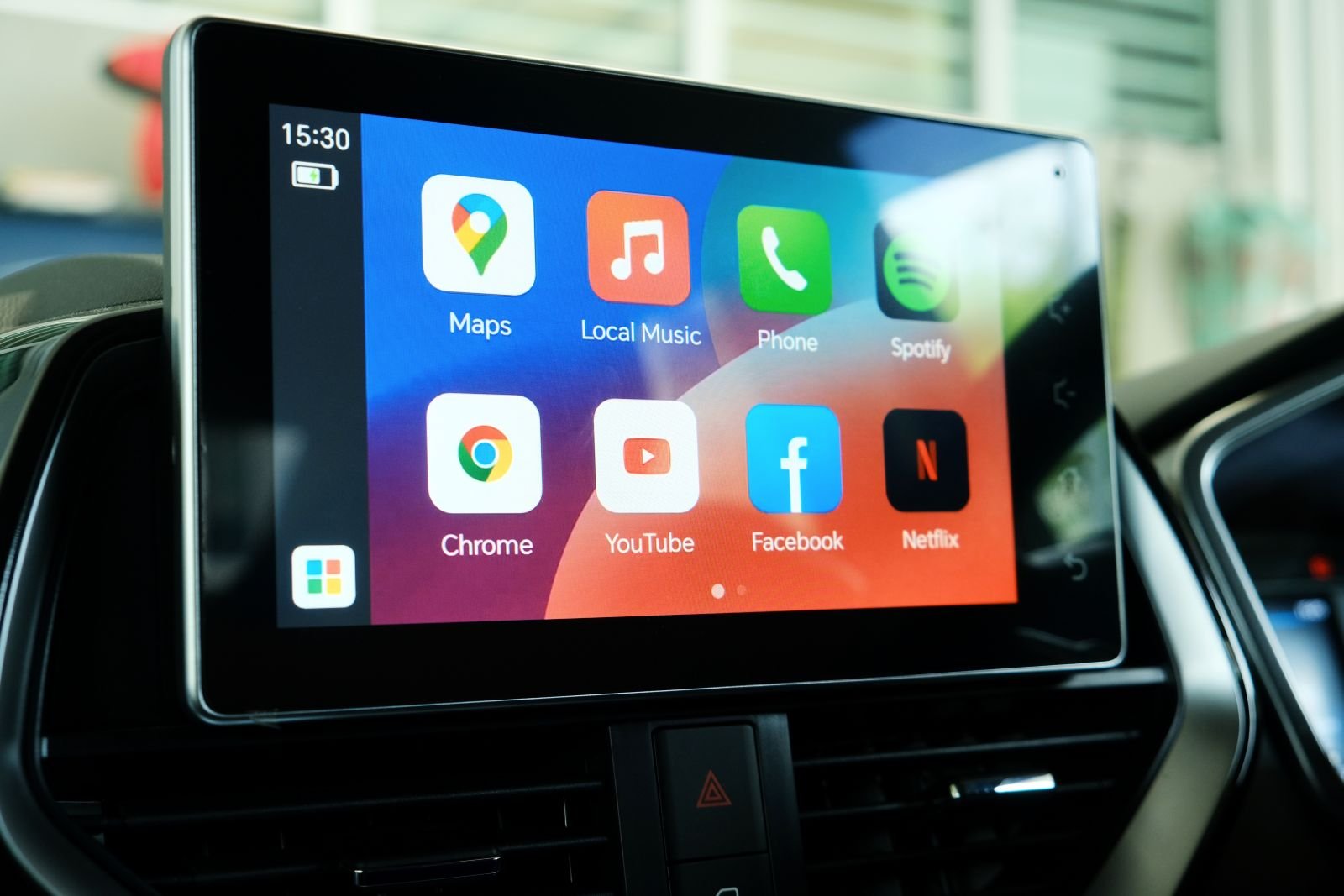 Google Maps calcule les arrêts de recharge nécessaires, une estimation du niveau de batterie à l'arrivée et une heure d'arrivée mise à jour en fonction du temps de charge - ©Najmi Arif / Shutterstock