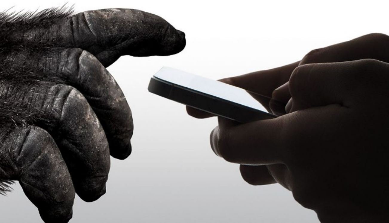 Depuis plus de dix ans maintenant, Corning se charge de la solidité des écrans de nos smartphones. ©Corning