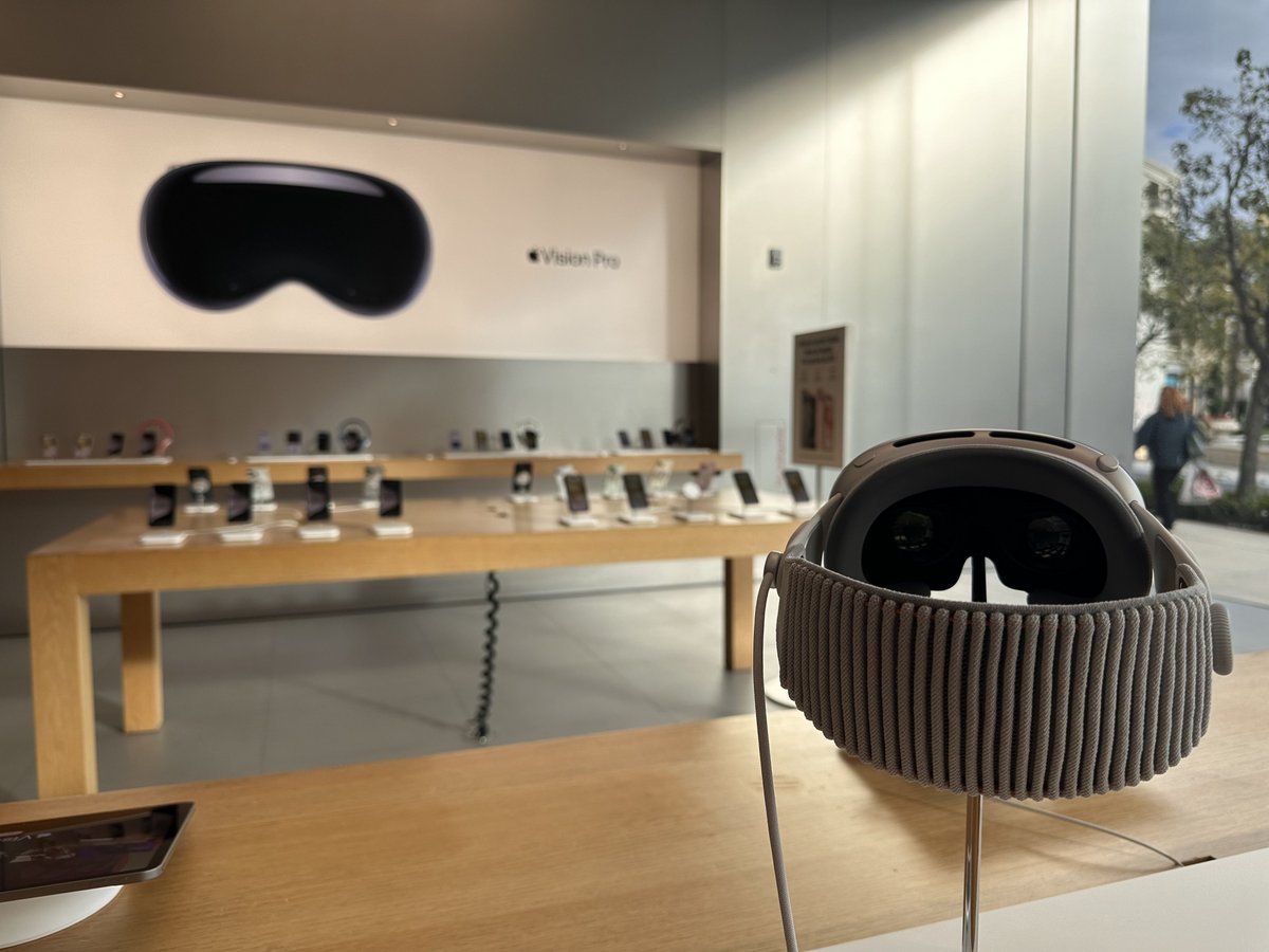 Vision Pro dans un Apple Store. © Shutterstock