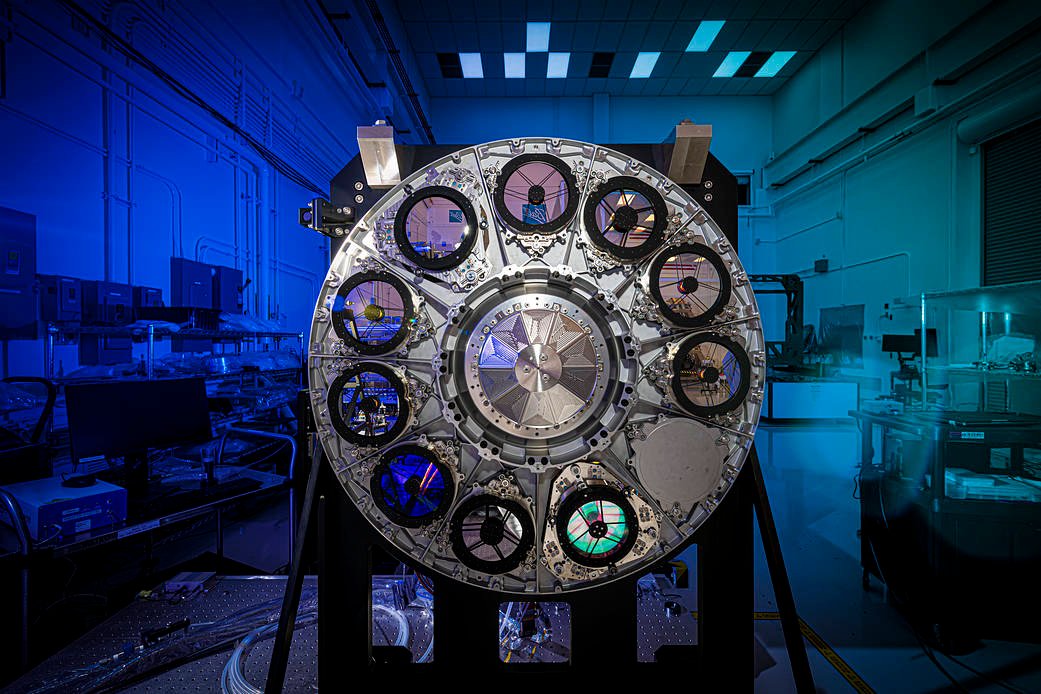 La roue avec les filtres optiques de l'instrument large champ WFI. Une merveille de précision... © NASA