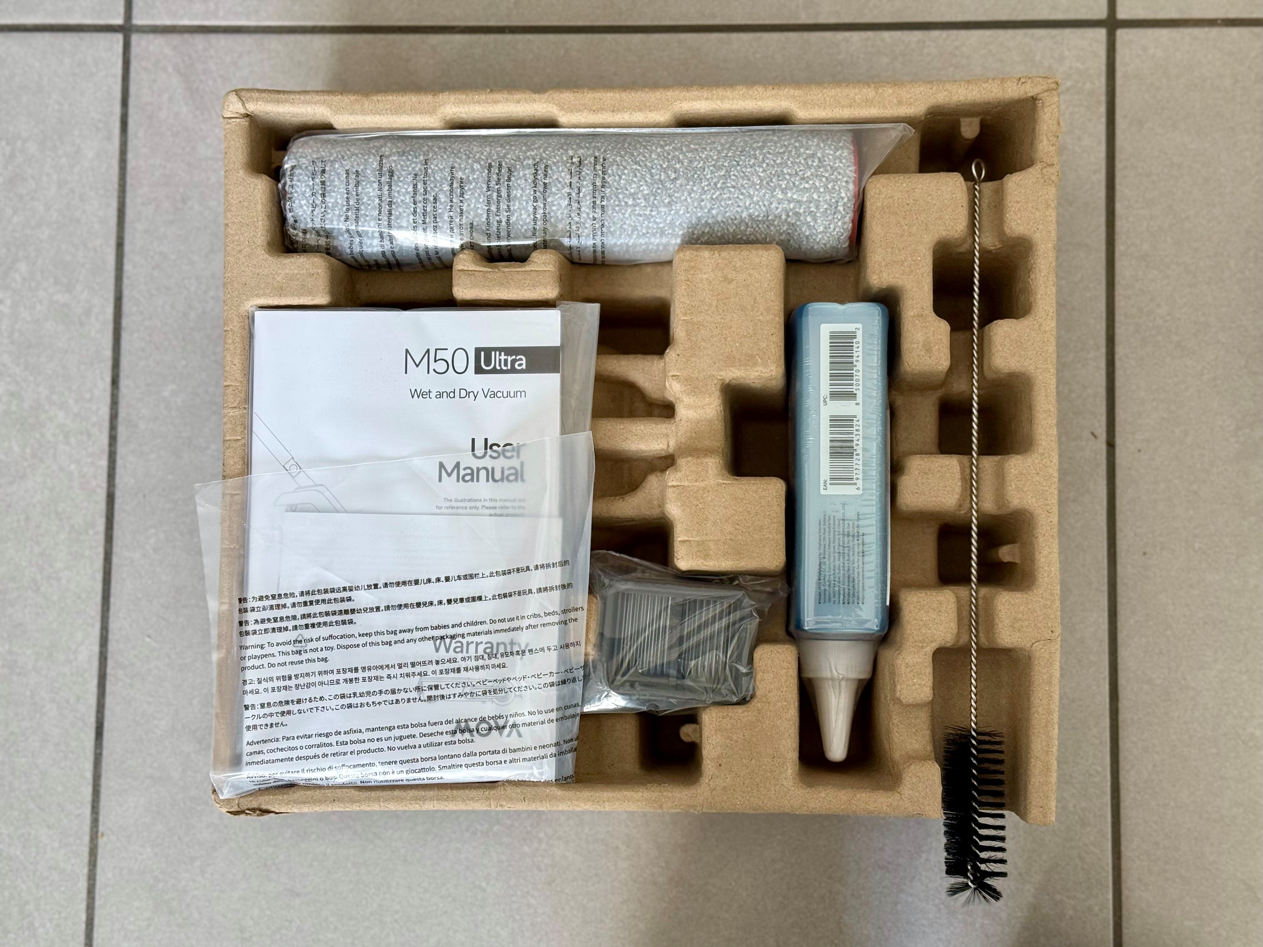 Un aspirateur laveur bien équipé ©Mathieu Grumiaux pour Clubic