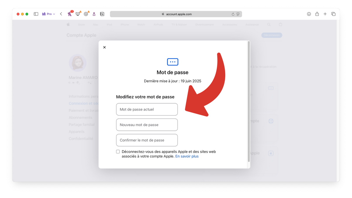 Saisir le mot de passe actuel du compte Apple iCloud et le nouveau © Clubic