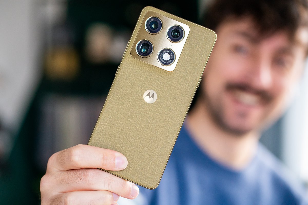 Le Motorola Signature vu de dos. ©Pierre Crochart pour Clubic