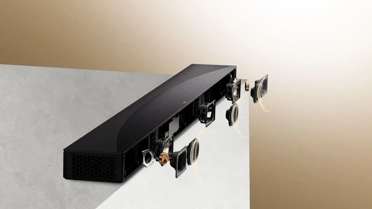 Oubliez les architecture trop alambiqué, la TCL Q65H n'intègre que 5 haut-parleurs © TCL