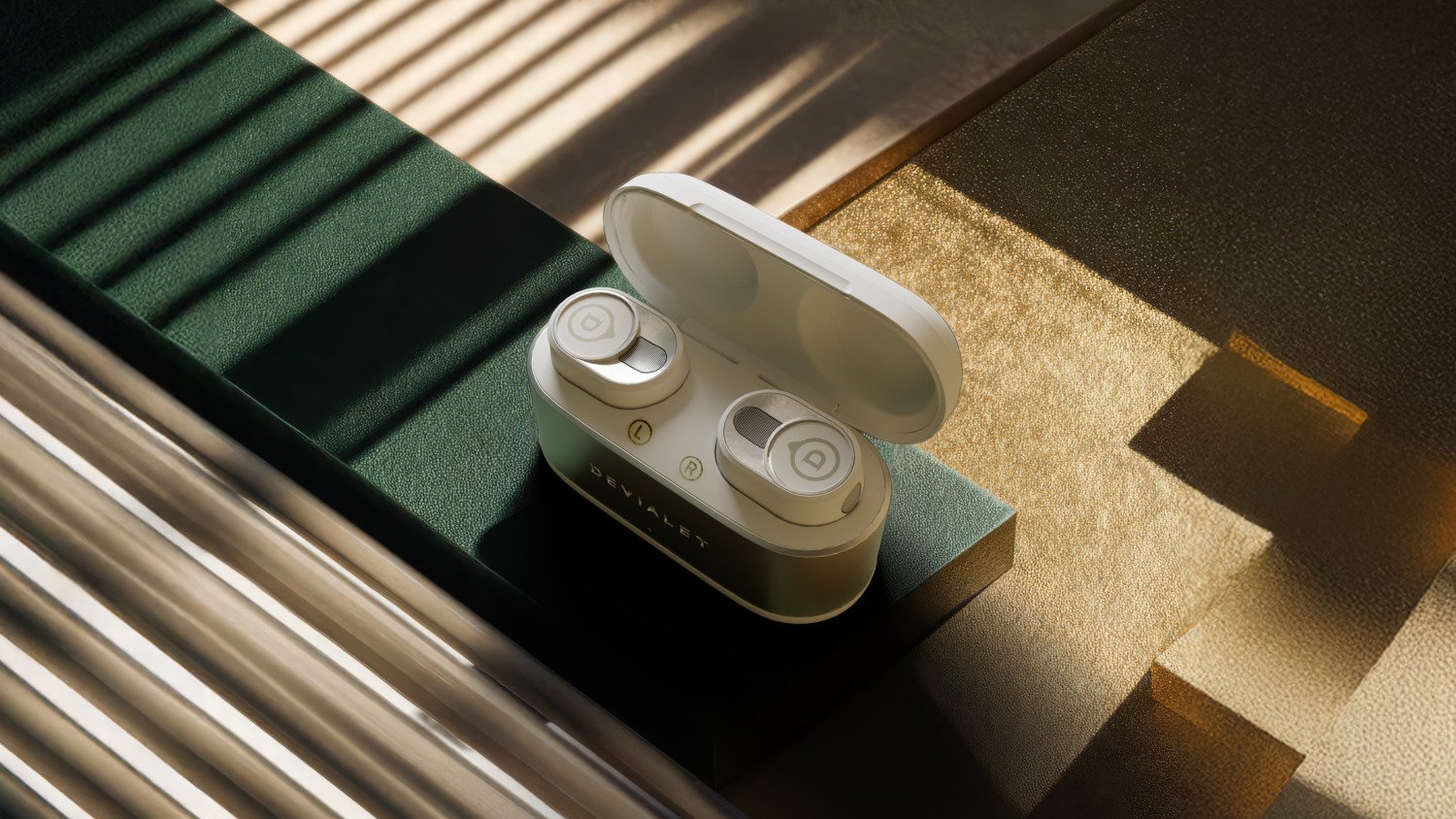 Le modèle Light Pearl se couvre de blanc. ©Devialet