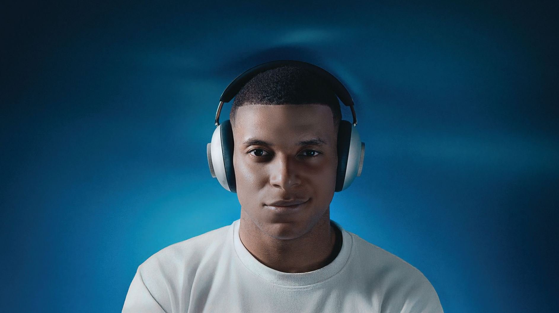 Loewe a trouvé un ambassadeur de renom pour introniser son tout premier casque Bluetooth. © Loewe