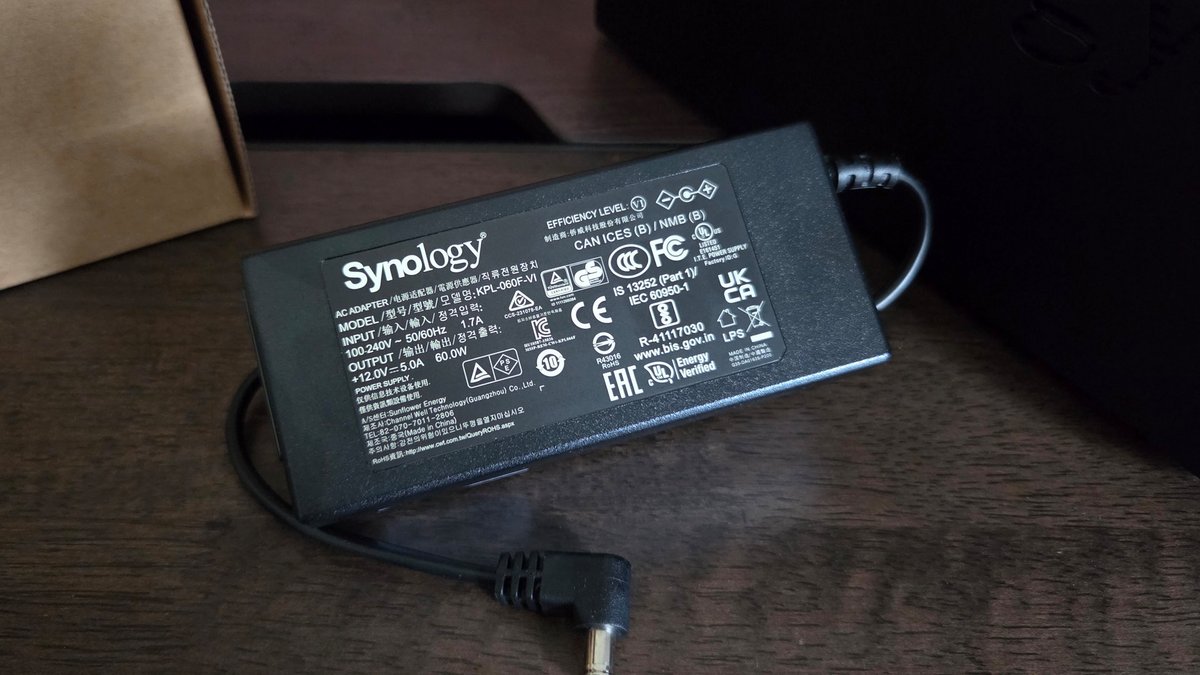 La brique d'alimentation externe, prévue pour délivrer un maximum de 60 W. ©Nerces pour Clubic