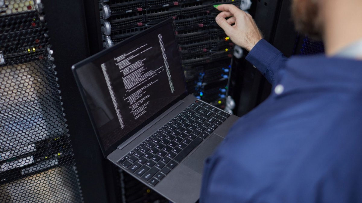 Redirigez les DNS, gérez le cache, activez HTTPS et testez pour garantir rapidité et sécurité - © Shutterstock