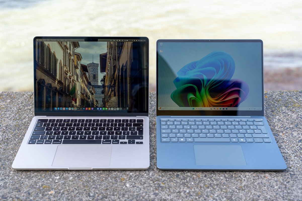 Le Surface Laptop 13 à côté d'un MacBook Air 13. © Nathan Le Gohlisse pour Clubic