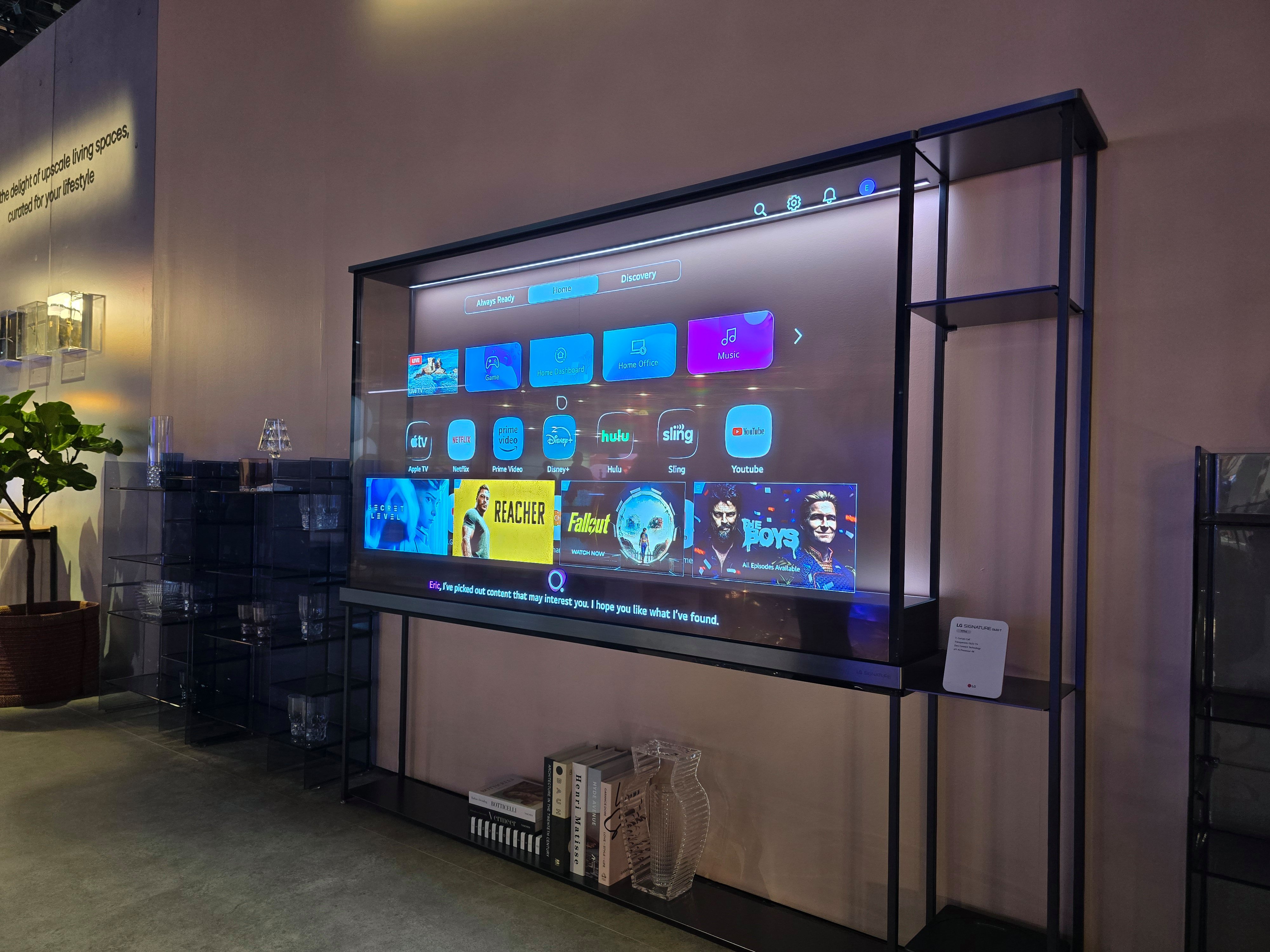 Le LG Signature OLED T exposé à l'occasion du CES 2025. © Matthieu Legouge