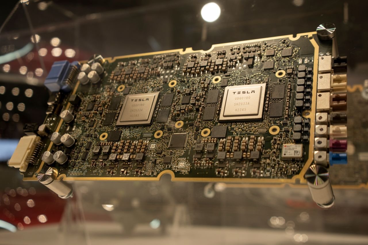 Le nouveau FSD de Tesla pourrait bien permettre la conduite 100 % autonome - ©Tada Images/Shutterstock