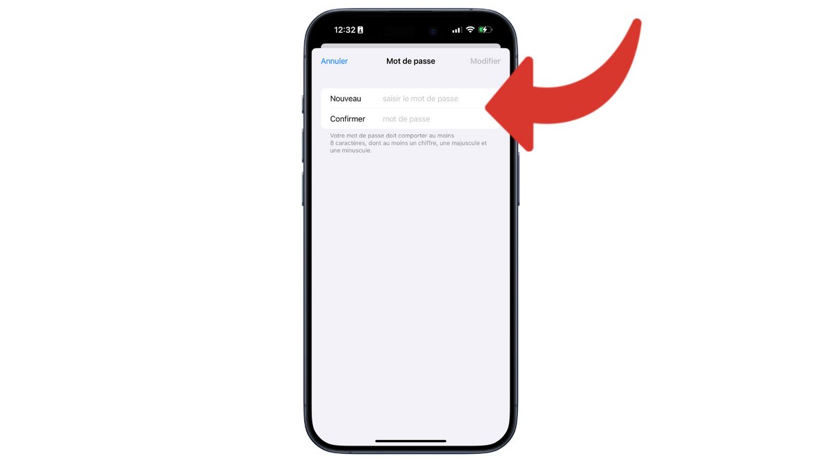Saisie du nouveau mot de passe sur le téléphone © Clubic.com