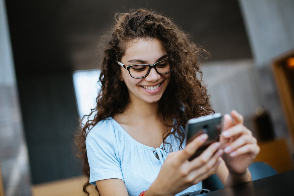 Ouf ! Vous n'êtes plus condamné à écouter tous les vocaux sur WhatsApp ! © Kay fochtmann / Shutterstock)