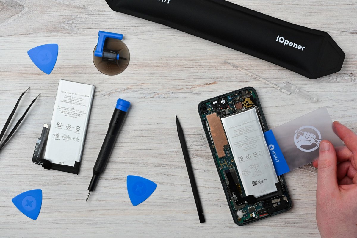 Google fournit désormais un guide (très) complet pour réparer ses Pixel 8 — iFixit / CC BY-NC-SA 3.0