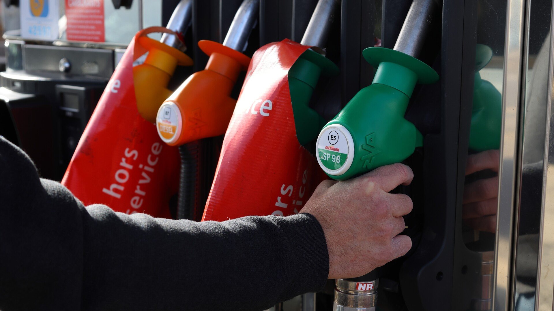 La répression des fraudes sanctionne une station-service qui ne jouait pas le jeu sur ses prix carburants. © Aygul Bulte / Shutterstock
