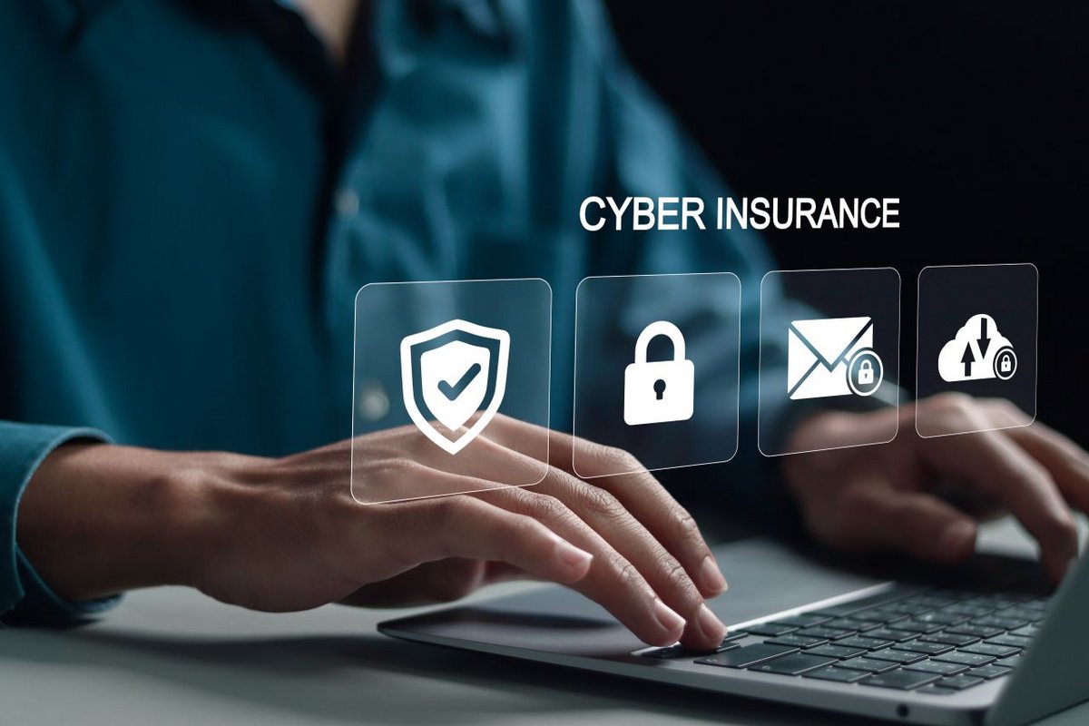 Avec 66 % des PME ayant subi une cyberattque en 2024, la souscription d'une cyber-assurance est préférable - ©A9 STUDIO / Shutterstock