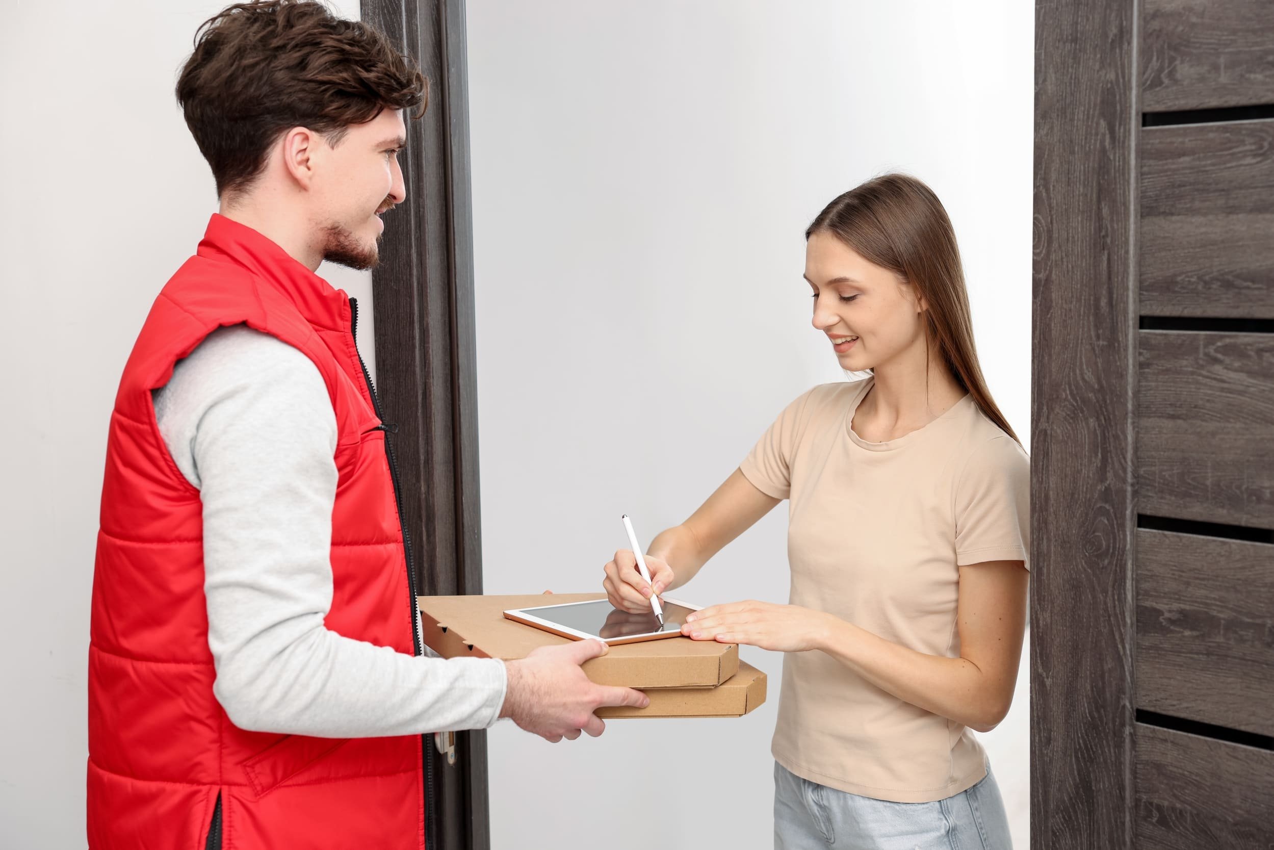 La justice française vient de trancher sur la surveillance GPS des salariés et ça fera forcément débat. © New Africa / Shutterstock