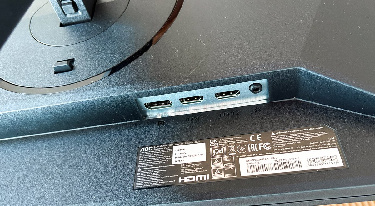 Une sortie mini-jack 3.5 mm accompagne les entrées vidéo. ©Charles Gouin-Peyrot pour Clubic