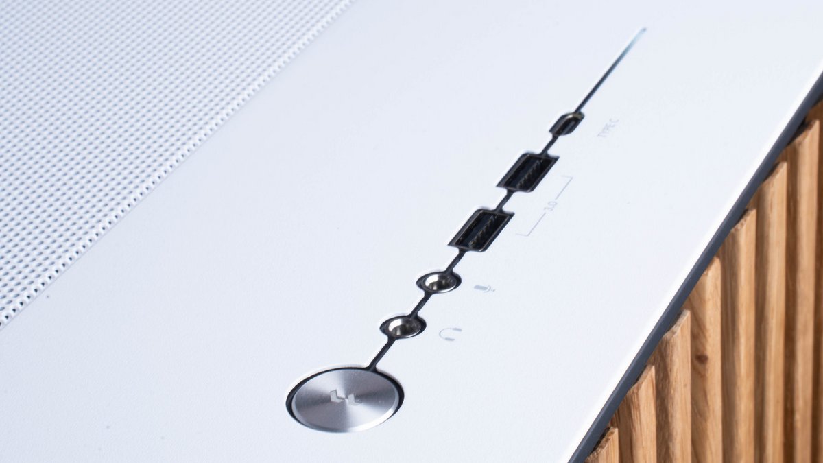 Allez, pour la forme, regrettons la présence de « seulement » trois USB en façade ! ©le Studio Clubic