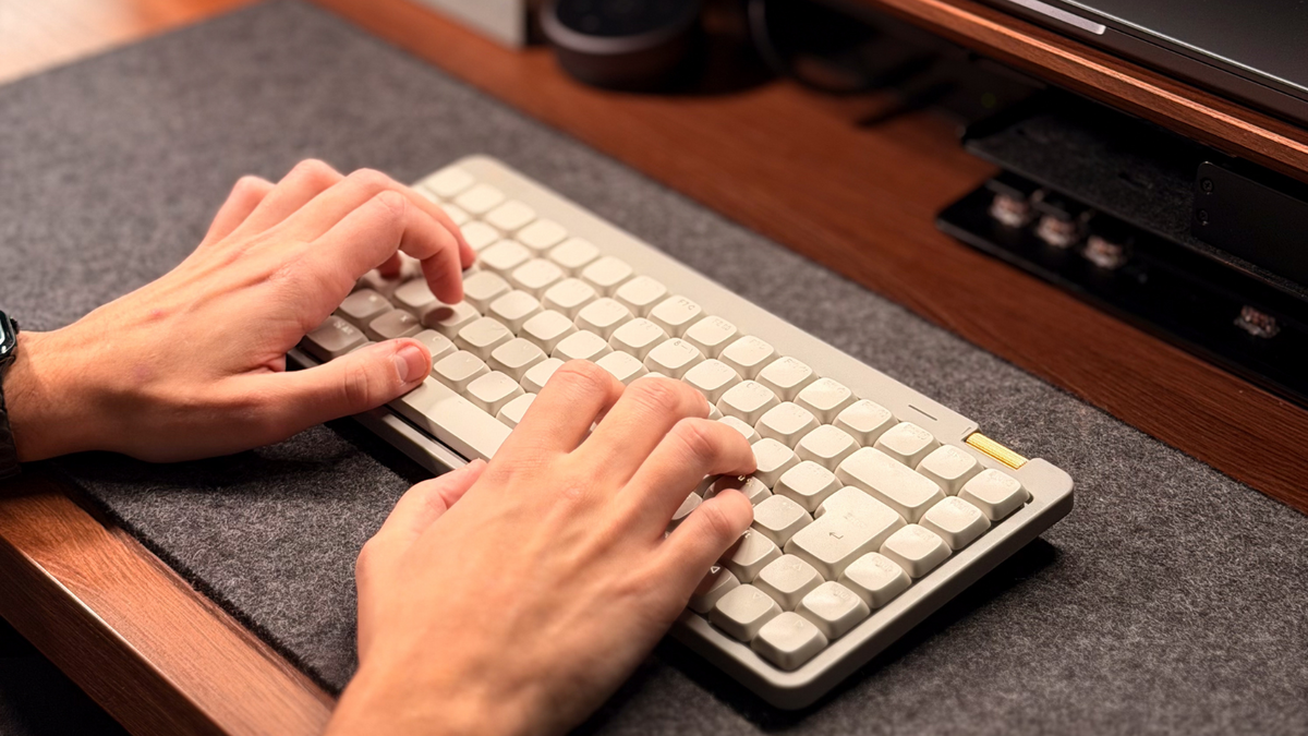 Vous cherchez un clavier polyvalent et rétro ? Le LOFREE Flow Lite 84 coche toutes les cases © LOFREE