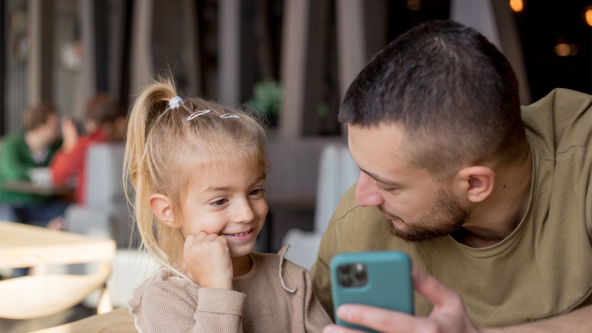 La communication au coeur du contrôle parental © Julija Sulkovska / Shutterstock