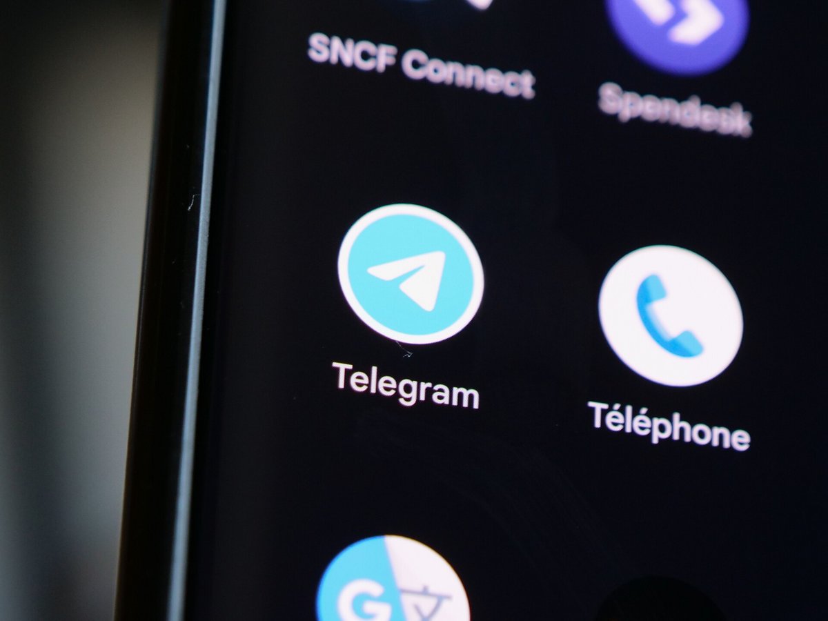Le logo de l'application Telegram, sur smartphone © Alexandre Boero / Clubic