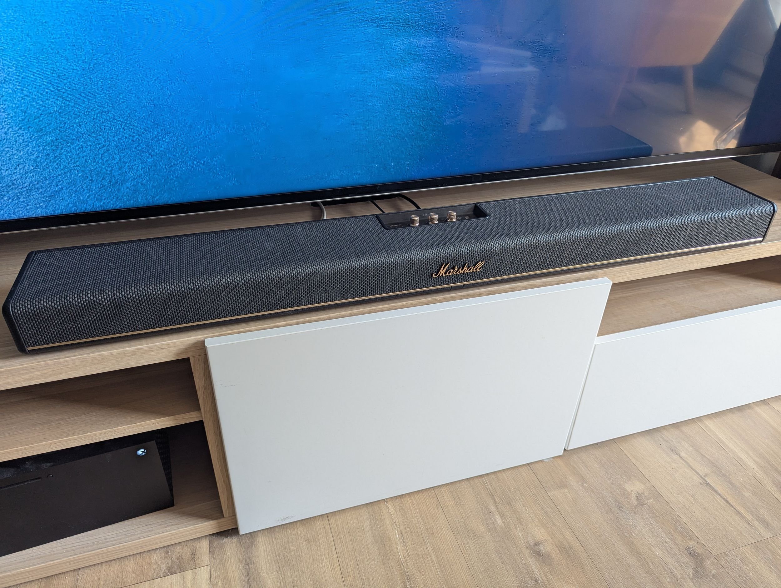 Élégante et bien finie, la Heston 120 s'intègre bien dans un salon © Guillaume Fourcadier 